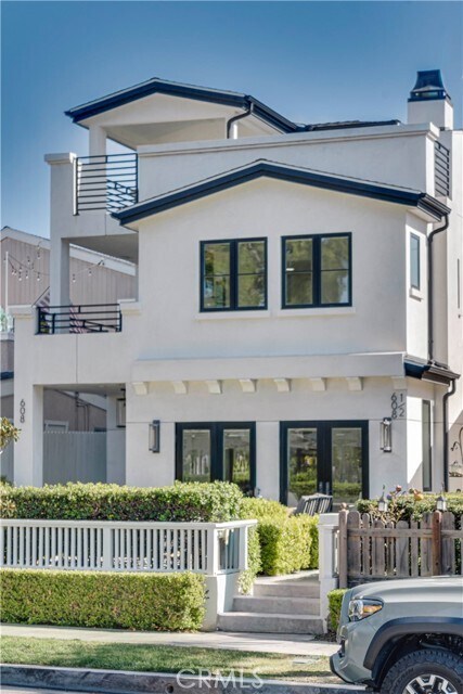 Foto del edificio - 608 Heliotrope Ave