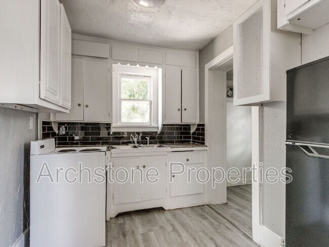 Building Photo - 4407 N Military Ave