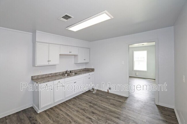 Foto del edificio - 3703 S Monroe St