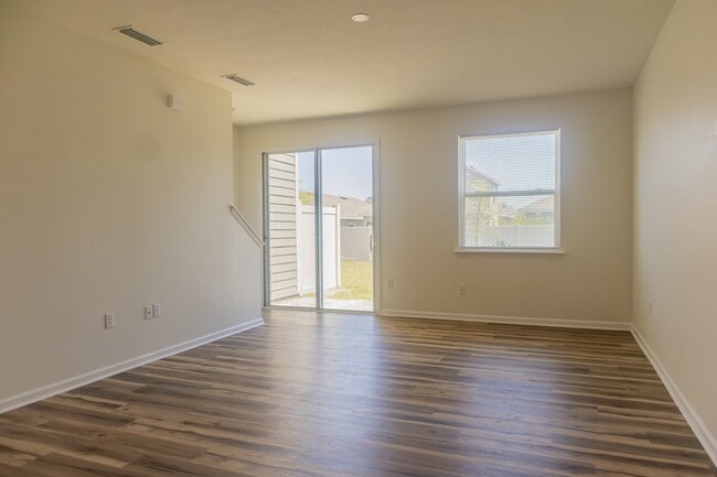 Foto del edificio - 7901 Merchants Way