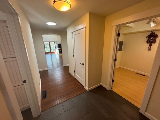 Foto del edificio - Beautiful 3 Bedroom/2 Bathroom Plus Bonus Room in Ben Lomond