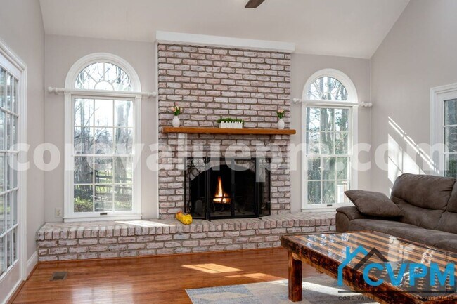 Foto del edificio - 1009 Howard Grove Ct