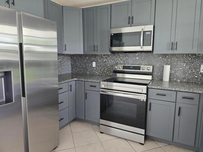 Foto del edificio - 582 NW Sherbrooke Ave