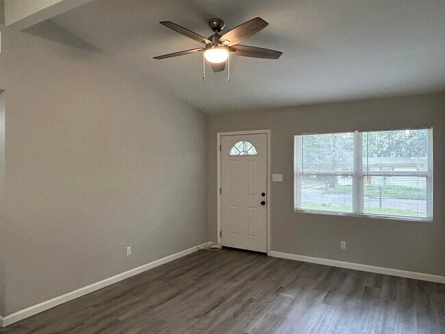 Foto del edificio - 2048 Warwick St