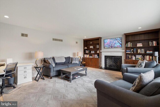 Foto del edificio - 1530 Briar Hill Rd