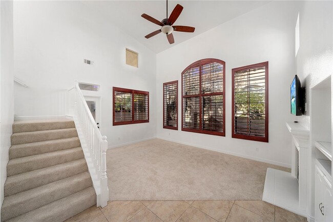 Building Photo - 28 Tierra Montanosa