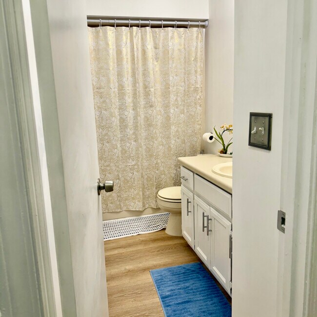 Building Photo - 4401 Yorkshire Ct