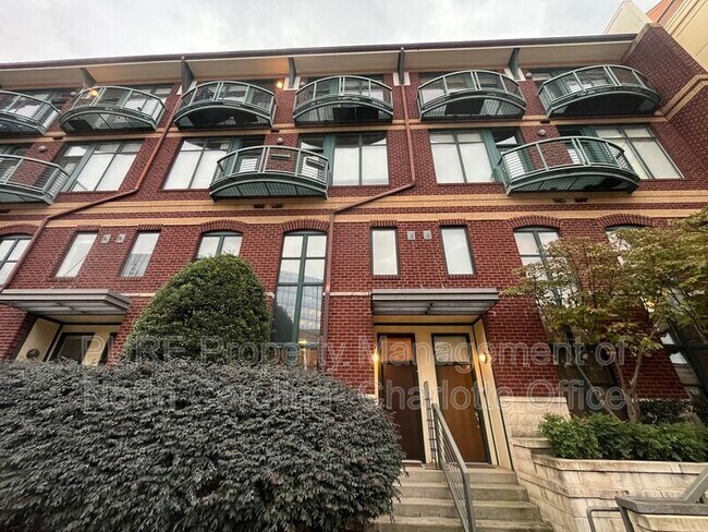 Foto del edificio - 115 E Park Ave