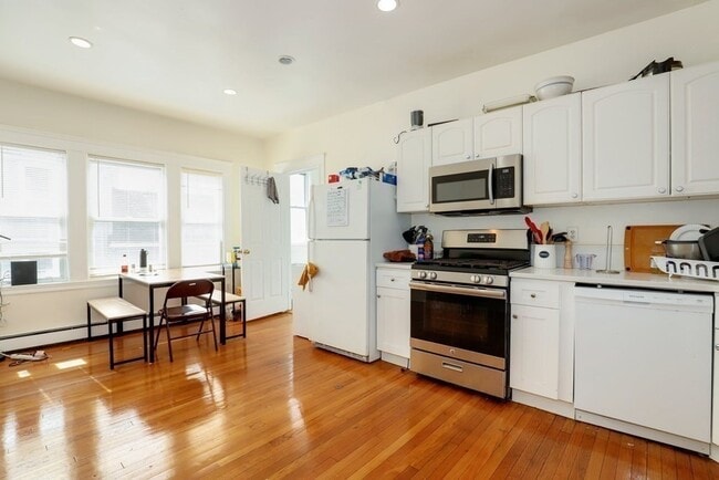 Foto del edificio - 62 Algonquin Rd