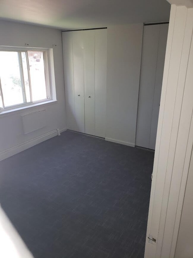 Building Photo - 1709 W Chariot Ct
