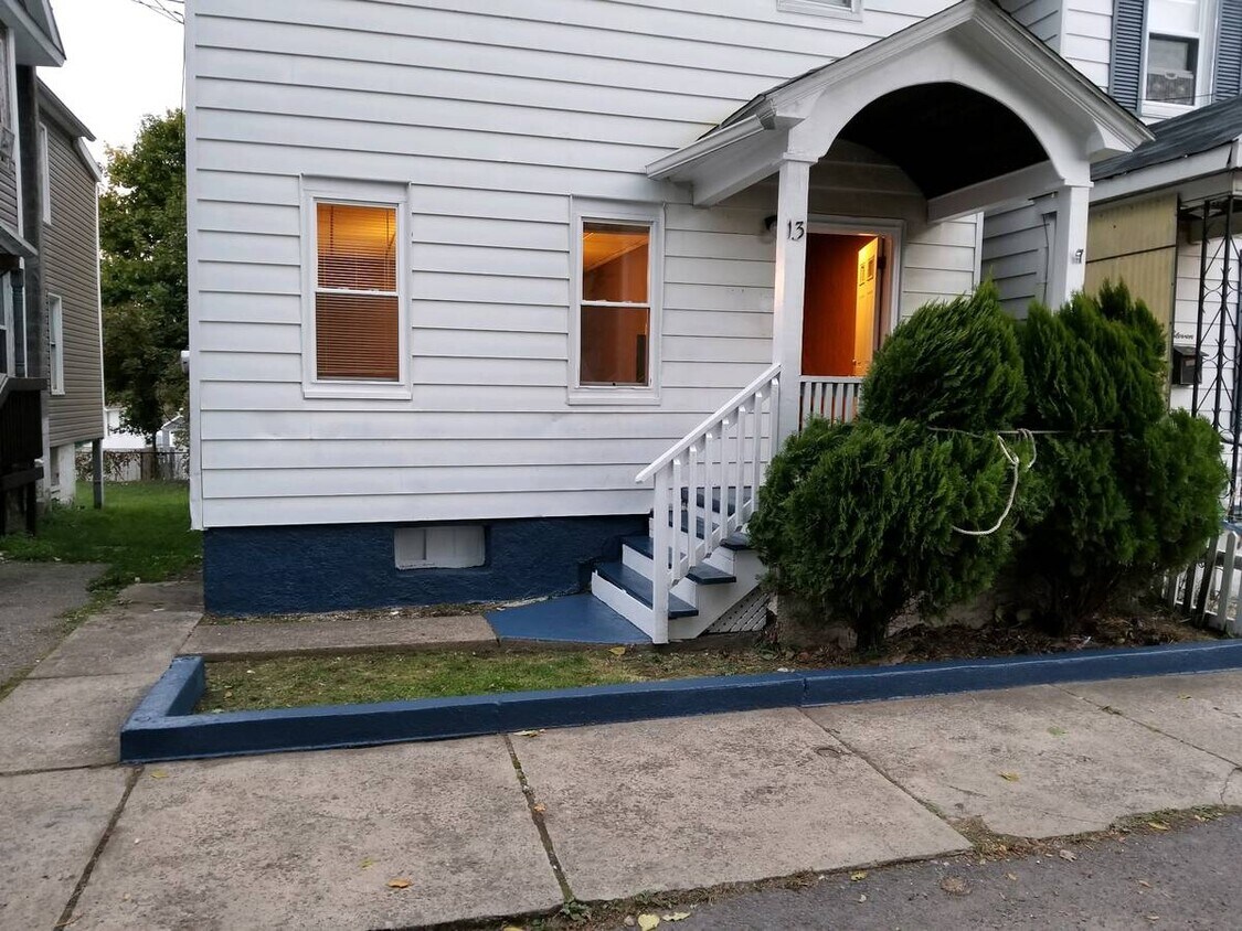 Primary Photo - 13 Loxley St