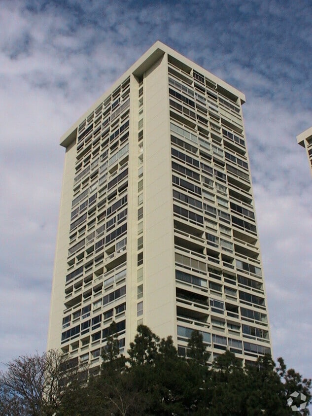 Century Towers Apartments in Los Angeles, CA