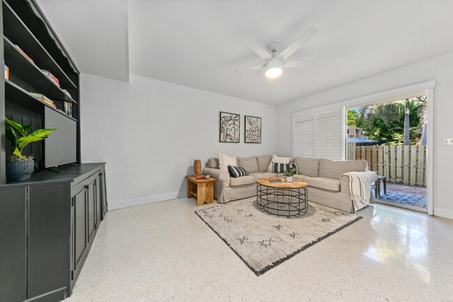 Foto del edificio - 139 NE 7th Avenue  Delray Beach Fl 33483