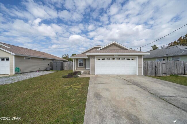 Building Photo - 3127 Douglas Rd