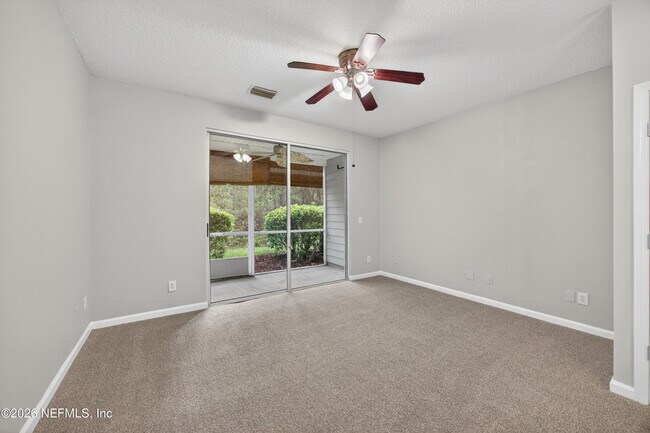 Foto del edificio - 3551 Pebble Path Ln