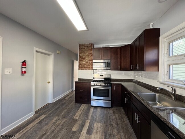 Foto del edificio - 271 Davis Ave