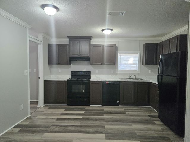 Foto del edificio - 10826 Bryan Rd