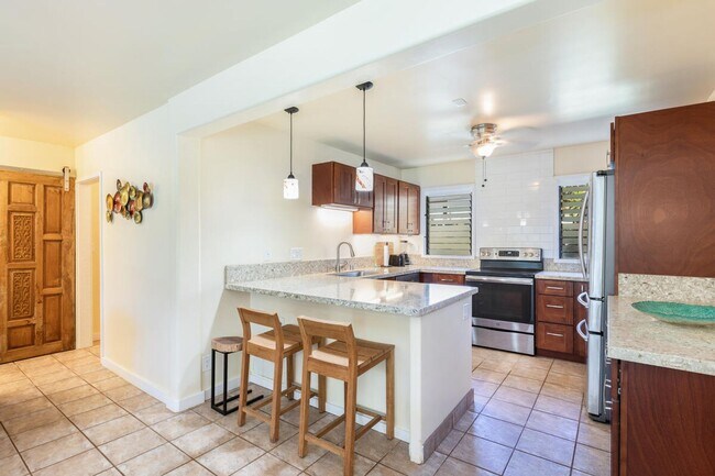 Foto del edificio - Furnished 2 bedroom, 2 bath, with AC and p...