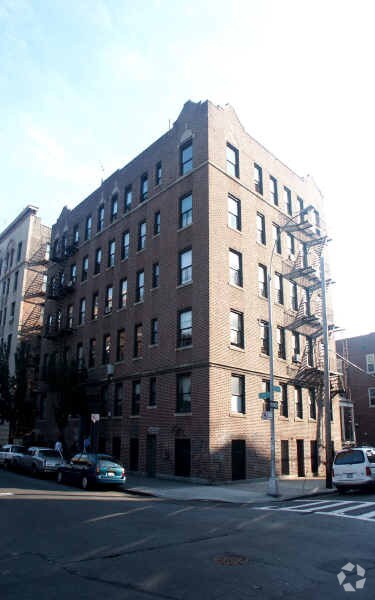 Primary Photo - 104 E 196th St