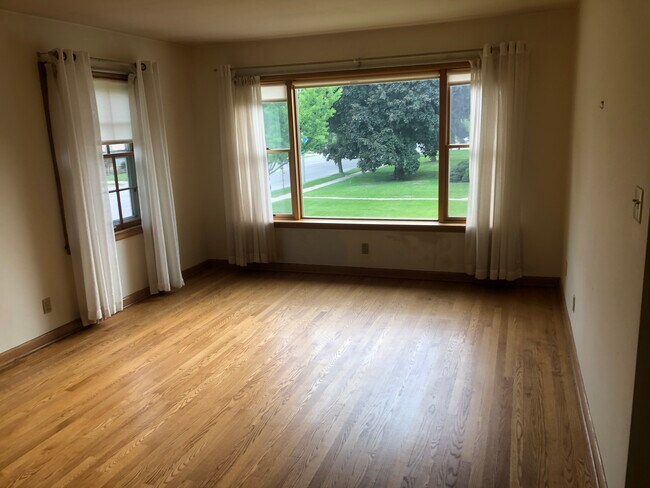 Foto del edificio - 9320 W North Ave