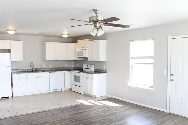 Building Photo - 5007 SW Fieldstone Blvd
