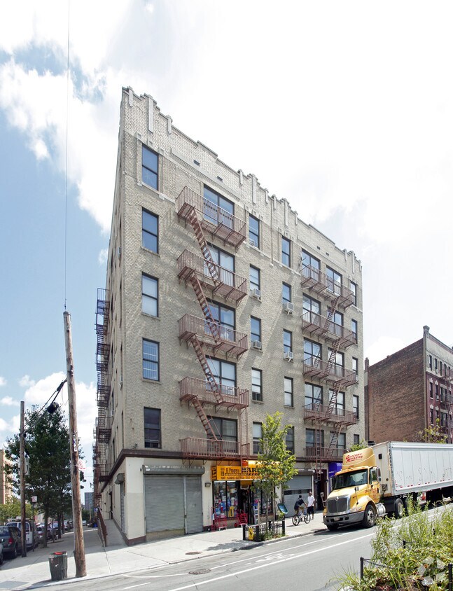 Foto principal - 1200 Seneca Ave