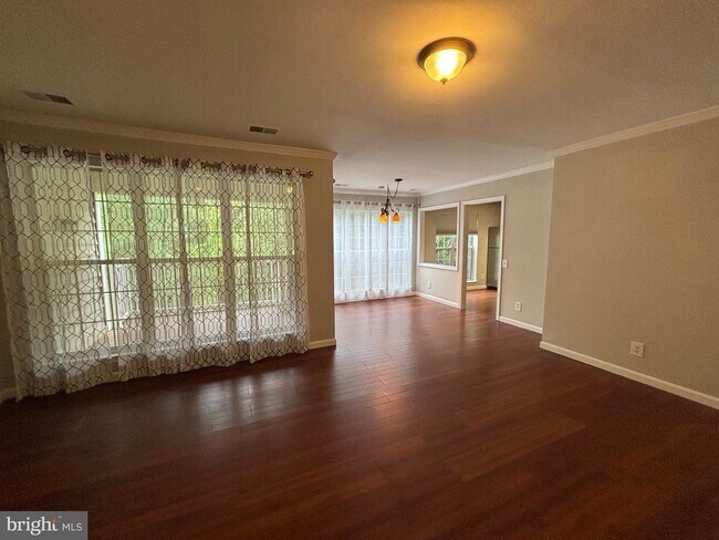 Foto del edificio - 9230 Cardinal Forest Ln