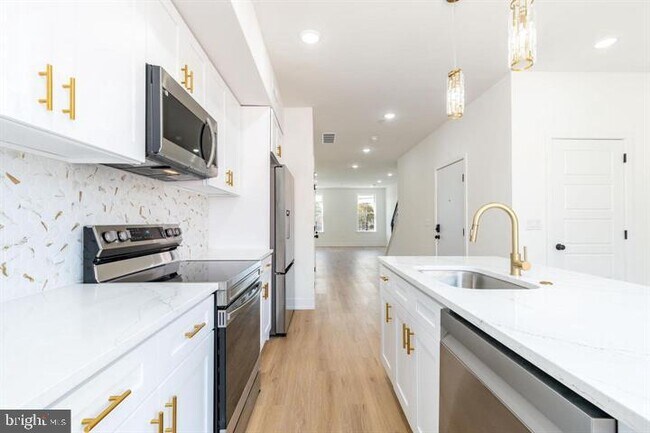 Foto del edificio - 737 N 42nd St