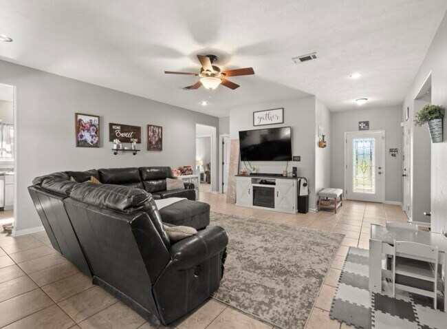 Sala de estar - 1708 Brookhaven St
