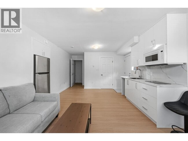 Building Photo - 3xxx St Andrews Ave