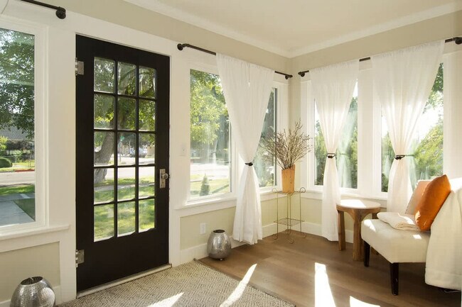 Building Photo - 1924 Cleveland Blvd