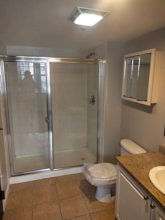 Building Photo - 210 Farmington Ave