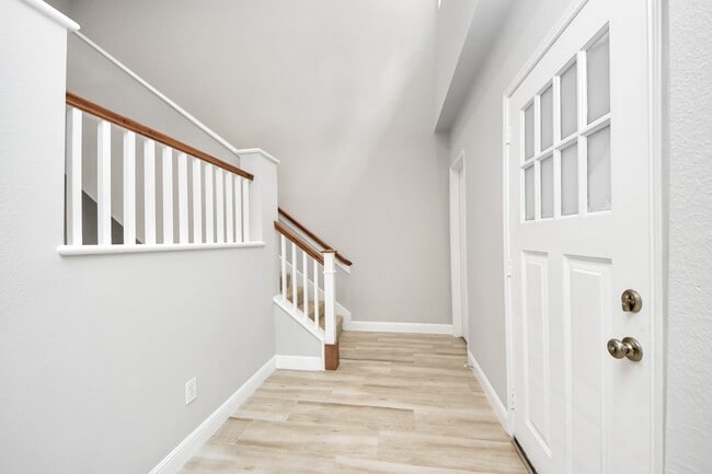 Building Photo - 66 Scarlet Woods Ct