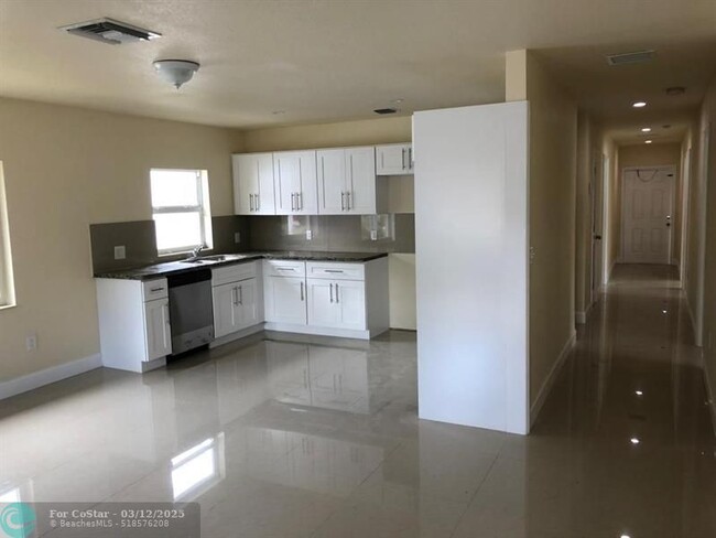 Foto del edificio - 2140 NW 4th Ct