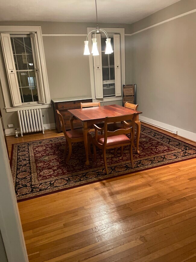 Foto del edificio - 828 N Elm St