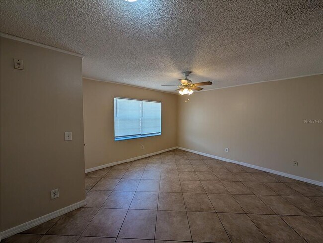 Foto del edificio - 6415 S Roberts Ave