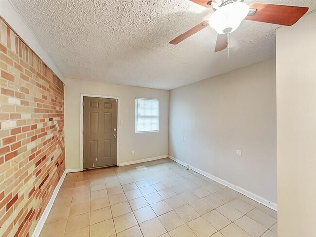 Building Photo - 801 Vanderbilt Ct NW