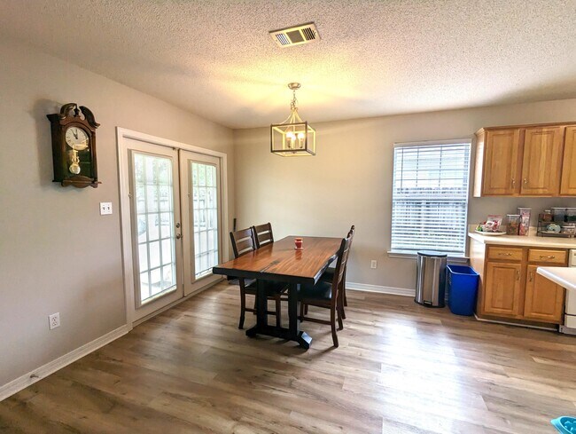 Building Photo - 1812 Brick Cir