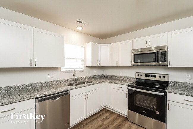 Foto del edificio - 813 Pine Cir Dr