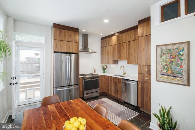 Foto del edificio - 2215 E Boston St