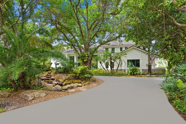 Building Photo - 18425 Long Lake Dr