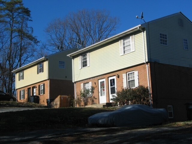 Foto principal - 1604 keswick Ave NE