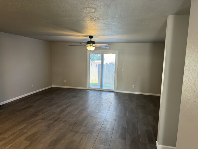 Building Photo - 201 Del Mar Dr
