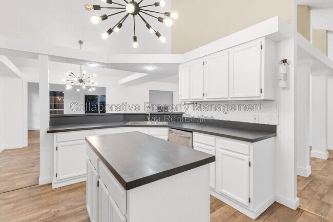 Building Photo - 6 English Saddle Ct