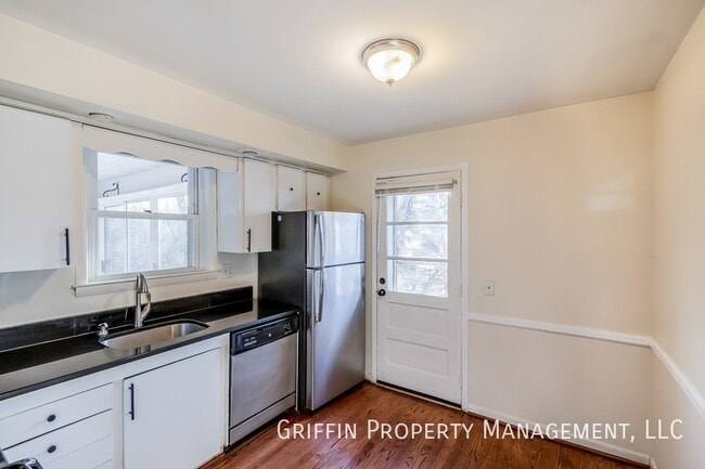 Building Photo - 5405 San Juan Dr