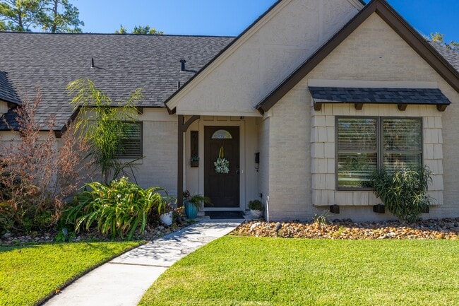 Building Photo - 2710 Colonial Dr