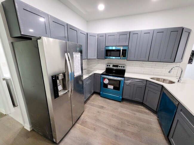 Foto del edificio - 1218 West Airdrie Street, Unit 2