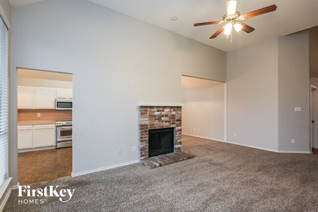 Building Photo - 136 Woodcreek Dr