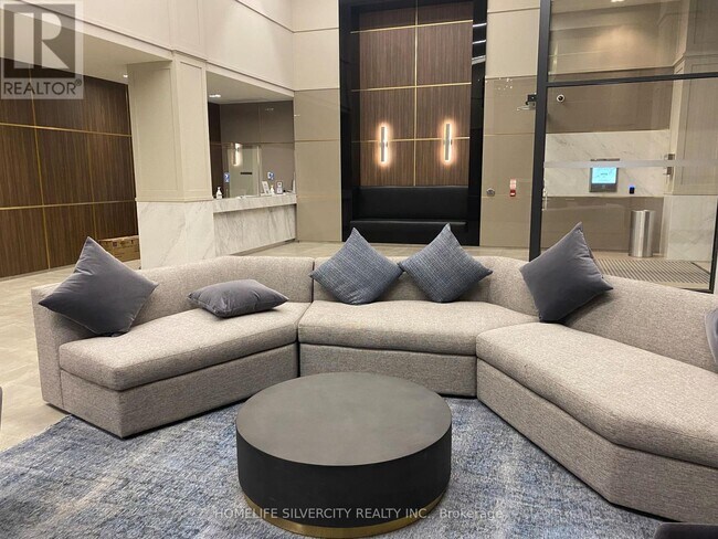 Photo du bâtiment - 4055 Parkside Village Dr