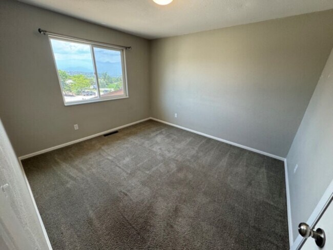 Building Photo - Fabulous bi level home in Vista Grand Terrace